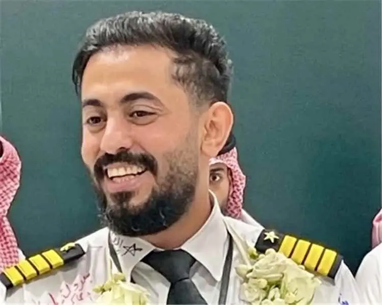 السعودية تنعى قائد طائرتها حمود الكلثمي بعد هجوم استهدف مطار الملك خالد