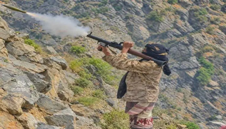 احتدام المعارك في جبل حبشي وكمين يدمر آليات للحوثي...