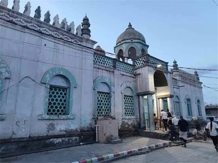 مساجد محافظة لحج تخصص خطبتي الجمعة للتأكيد على إسناد الابطال المقاتلين وحماية الجبهة الداخلية