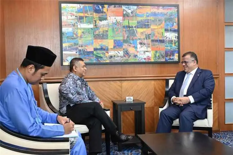 سفير اليمن يبحث مع نائب الأمين العام للخارجية الما...