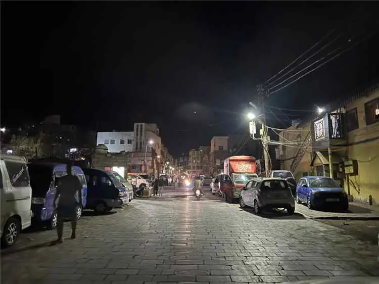تركيب انارة طاقة شمسية في عدد من شوارع مديرية صيرة...
