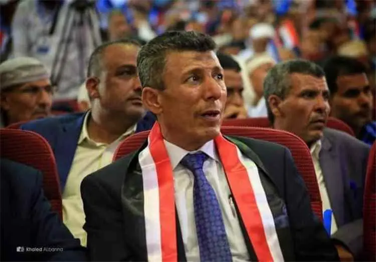 عبدالكريم شيبان ينفي مزاعم وساطته لاستسلام تعز ويؤ...