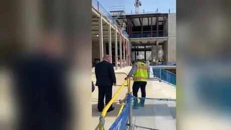 ترامب يتفقد أعمال بناء قاعة الاحتفالات الجديدة في...