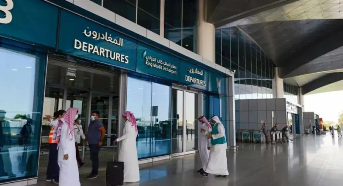 تعليق مؤقت لعمليات مطار الملك خالد الدولي بعد استهداف