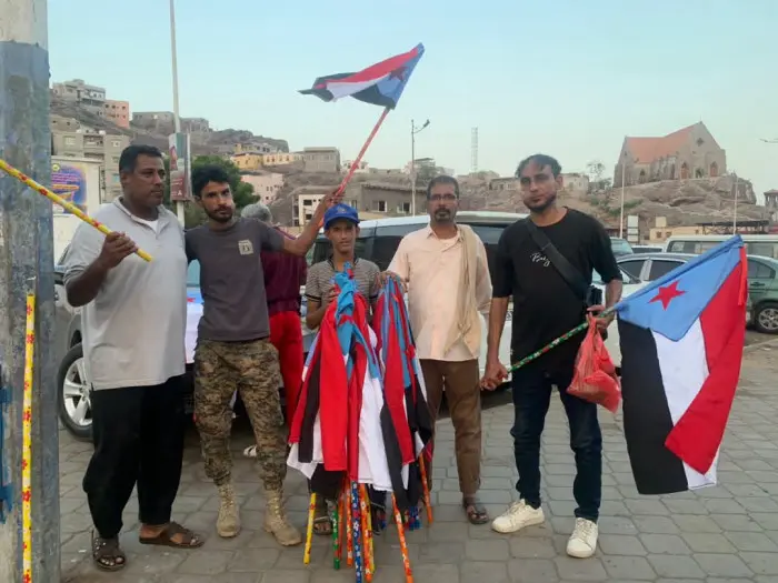 انتقالي صيرة يدشن حملة لرفع أعلام الجنوب احتفاءً ب...