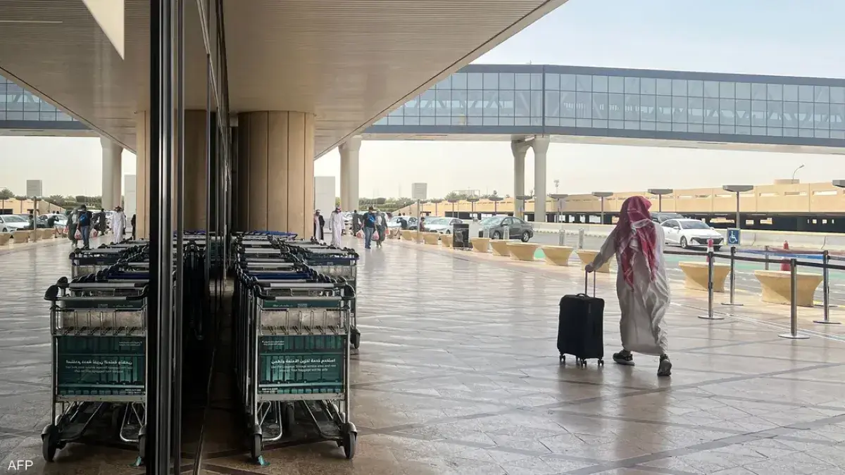 الهجوم على مطار الرياض: 12 قتيلاً ومئات الجرحى وسط...