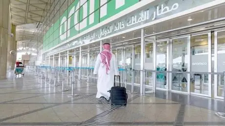 مقاطع مصورة ترصد دوي صفارات الإنذار داخل مطار المل...