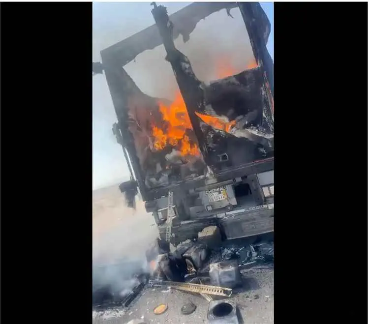 طيران مسير حوثي يستهدف شاحنة فواكه شرق عتق بشبوة