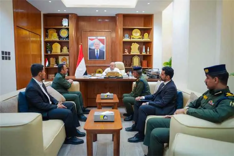 الخنبشي يبحث أوضاع مصلحة الهجرة والجوازات والجنسية...