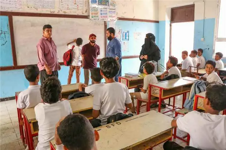 بن جرادي يتفقد سير العملية التعليمية في مدرسة سيف...