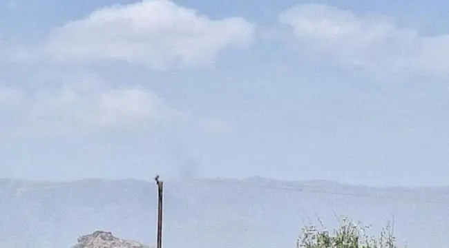 الطيران السعودي يقصف مواقع حوثية في قمة جبل ثرة ال...