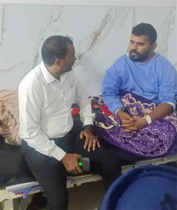 ​مدير عام سرار يزور القائد علي الكلدي ويطمئن على صحته