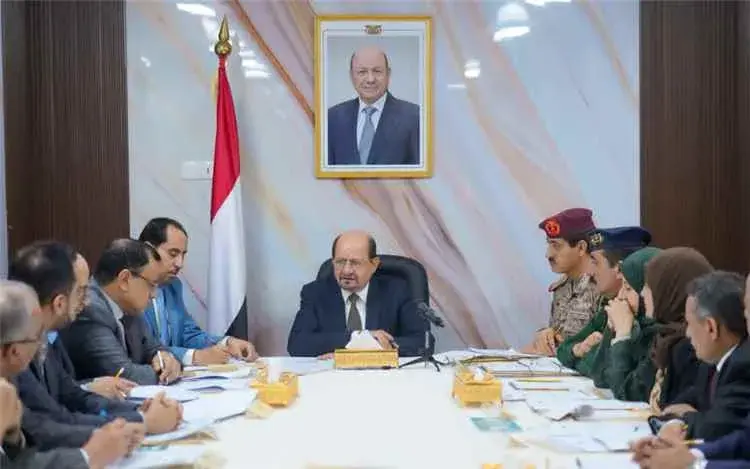 الحكومة اليمنية تقر مشروع قانون لتصنيف الحوثيين منظمة إرهابية وتؤكد استمرار «فجر اليمن»
