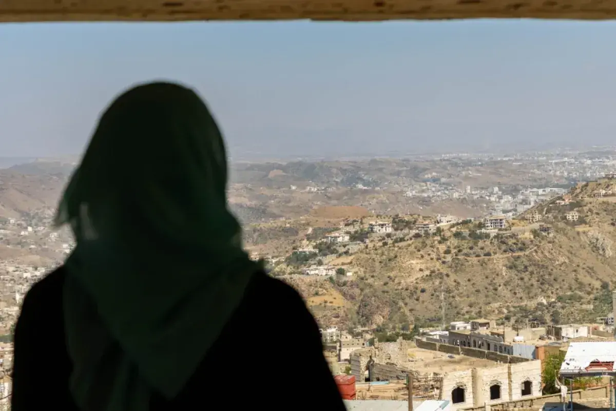 العوج: الشائعات الحوثية تستهدف تعز.. ووحدة الصف ضرورية للانتصار