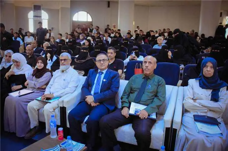 كلية الصيدلة بجامعة عدن تناقش مشاريع تخرج الدفعة ا...