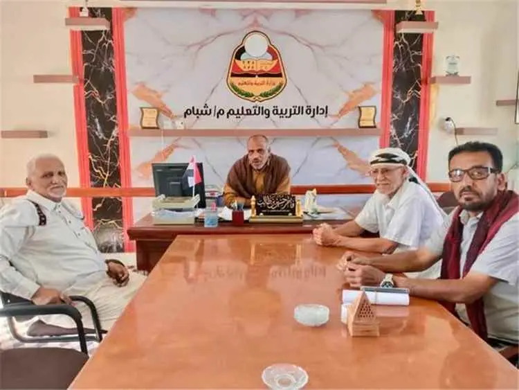 أمين محلي شبام يناقش مشروعًا للمياه بتمويل كويتي يستهدف مرافق حيوية بالمديرية