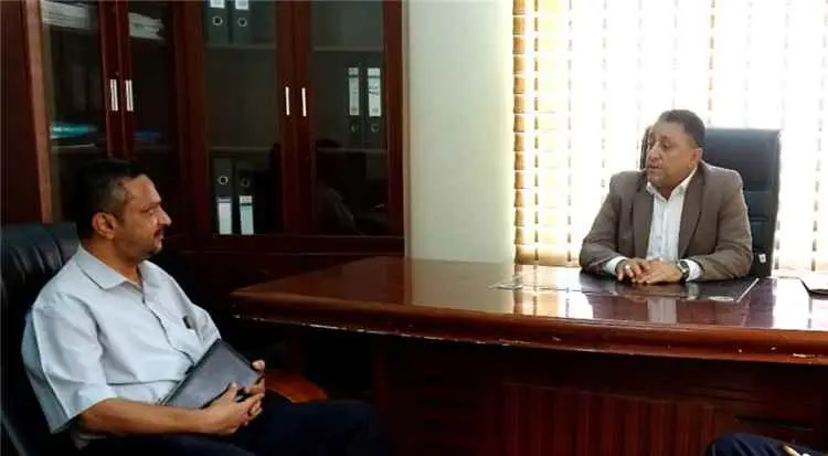 نائب محافظ أبين يناقش سبل استئناف المساعدات النقدي...