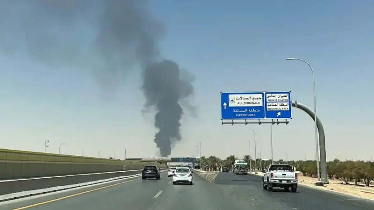 قتيل و11 مصاباً في هجوم جديد على مطار الملك خالد ب...