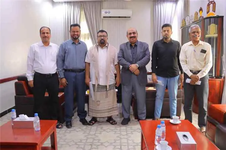 استلام وتسليم بين المديرين الجديد والسابق لمكتب ال...