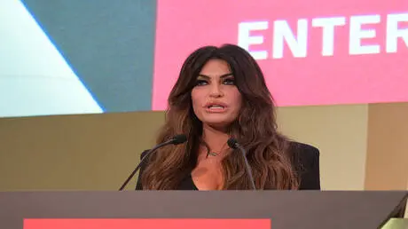 "عزيزي أرجوك أن تنجز هذا اليوم".. فضيحة مراسلات ال...