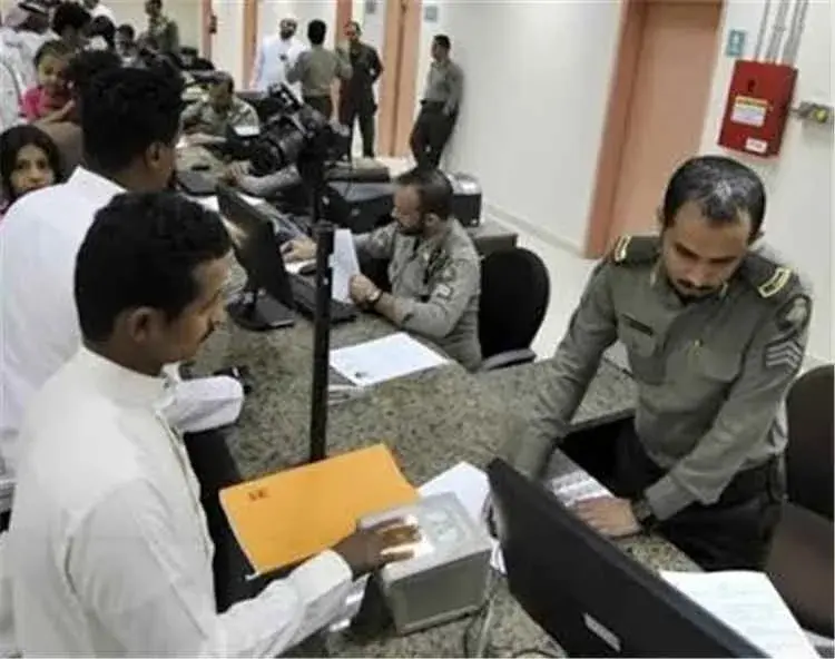 السعودية تمدد تأشيرات الزيارة المنتهية لليمنيين آل...