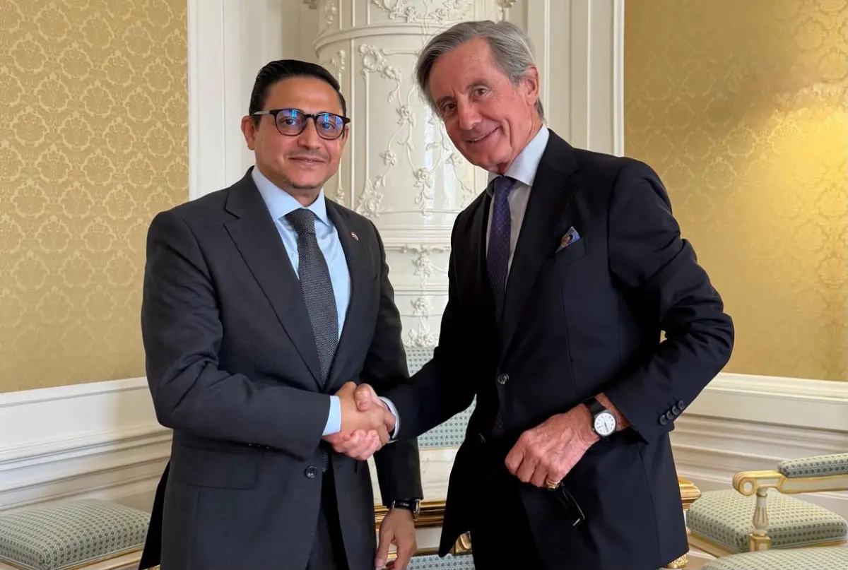 السفير شجاع الدين يطلع مستشار رئيس الوزراء النمساو...