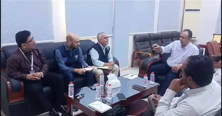 مدير صحة عدن يبحث مع منظمة الصحة العالمية تعزيز خدمات الطوارئ والإسعاف بالمحافظة