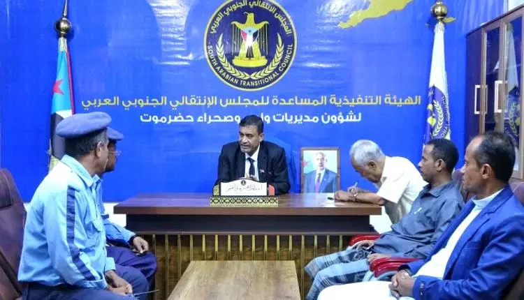 التميمي يلتقي قيادات شرطة السير بسيئون ويناقش تنظيم الحركة المرورية خلال مليونية 14 أكتوبر