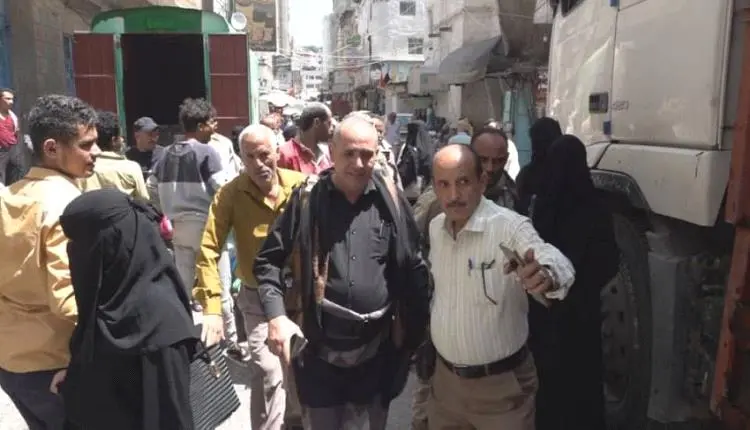 سلطة تعز تواجه حصار الحوثي.. فتح المحال المغلقة وب...