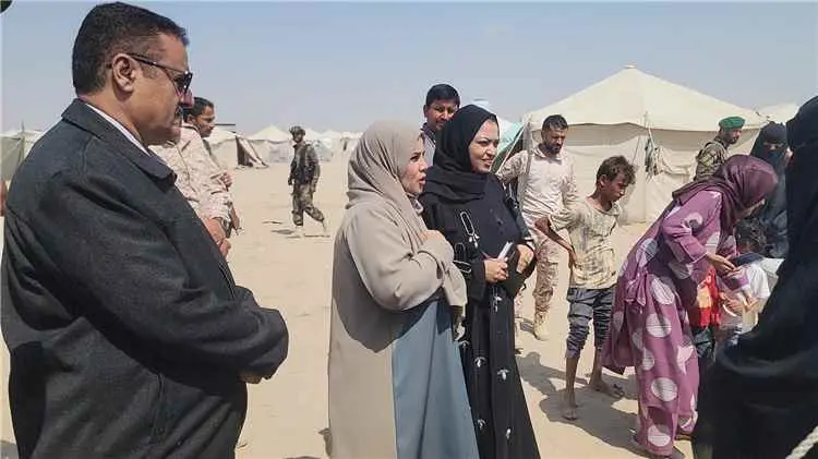 وزيرة الدولة لشؤون المرأة ومدير البريقة يتفقدان مخ...