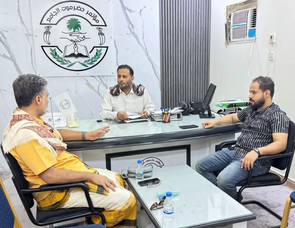 أمين عام مؤتمر حضرموت الجامع يناقش سبل الارتقاء بالأداء في مكتب الهيئة التنفيذية بالمكلا
