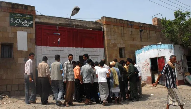 نقل جماعي لمتهمين ومحكومين من السجن المركزي بتعز ل...