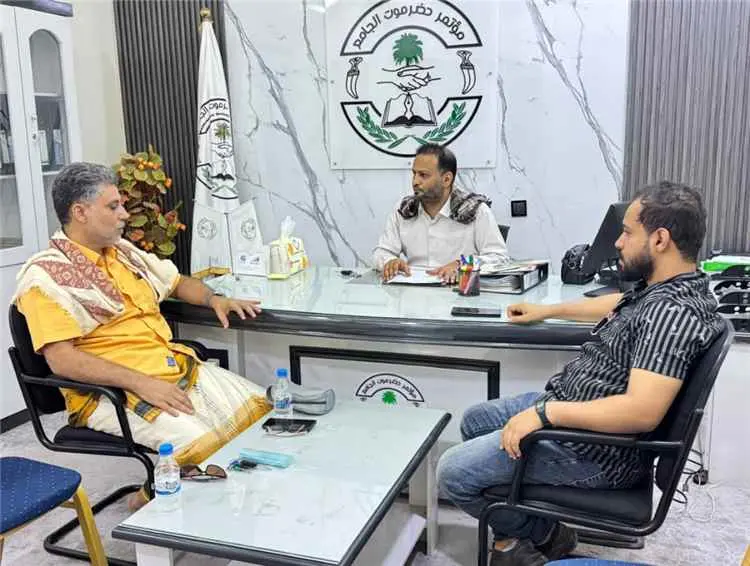 أمين عام مؤتمر حضرموت الجامع يبحث تطوير الأداء التنظيمي وتعزيز العمل المجتمعي بالمكلا