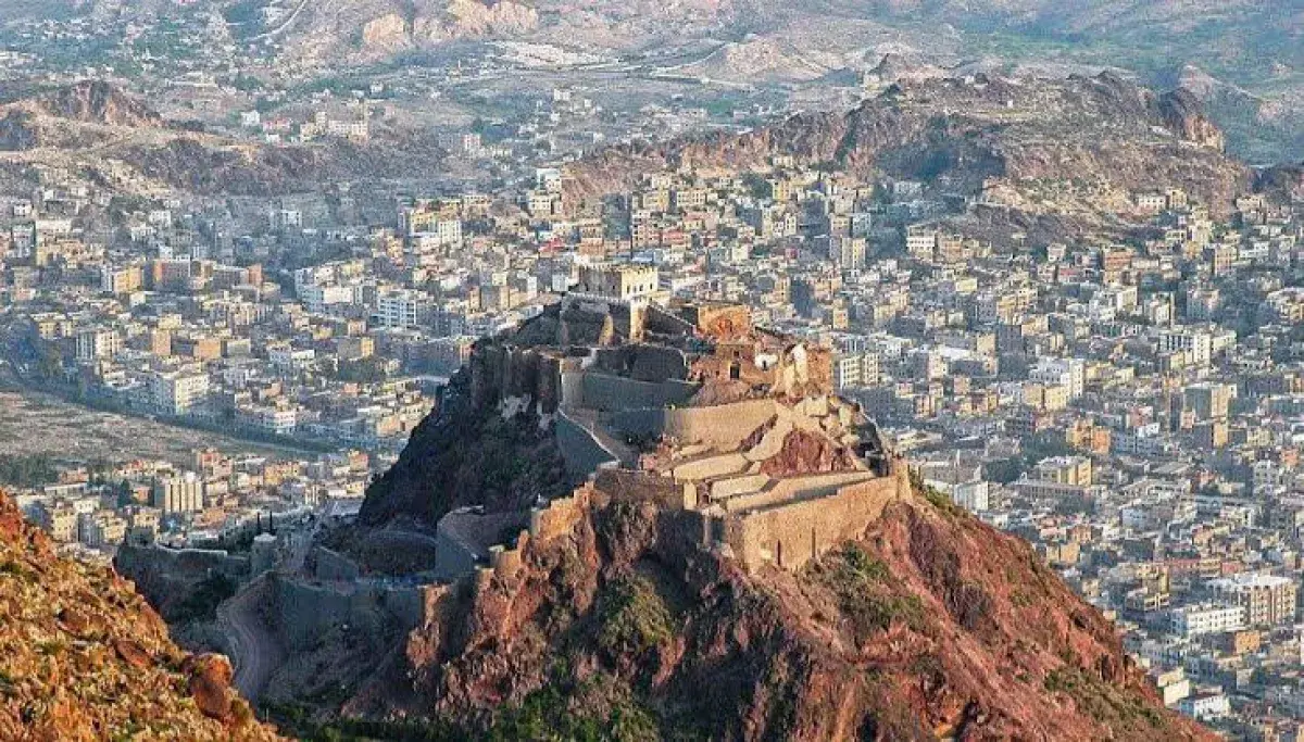 حقوق الإنسان تحذر من كارثة إنسانية في تعز وتدعو ال...