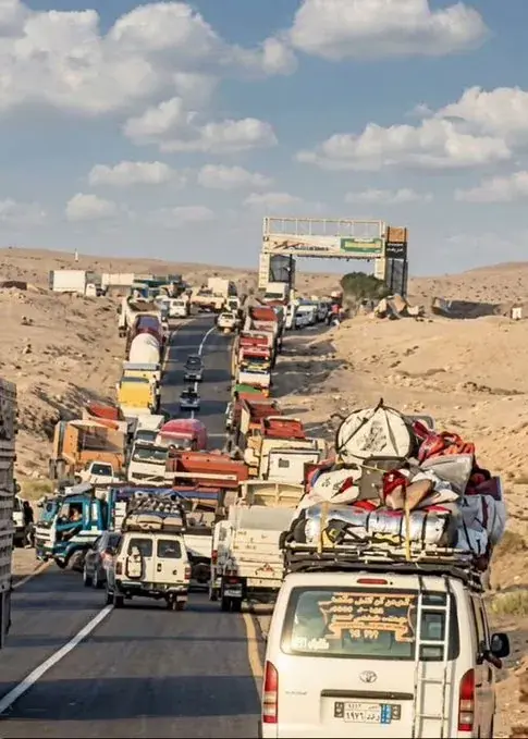 "ارجع بلادك!".. نازحون هاربون من الحوثيين يُمنعون...