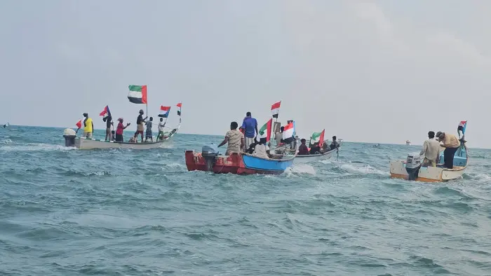 سقطرى تحيي ذكرى ثورة أكتوبر بعرض بحري في ساحل حديب...