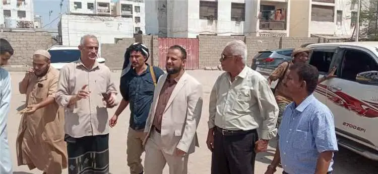 اليزيدي يوجّه بإنشاء ملعب شعبي في حي نجوى مكاوي با...
