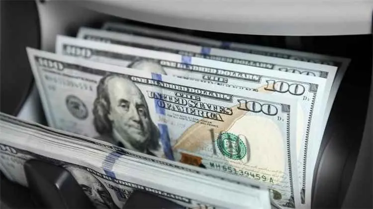 الدولار يشتعل في مصر ويقترب من 53 جنيهاً