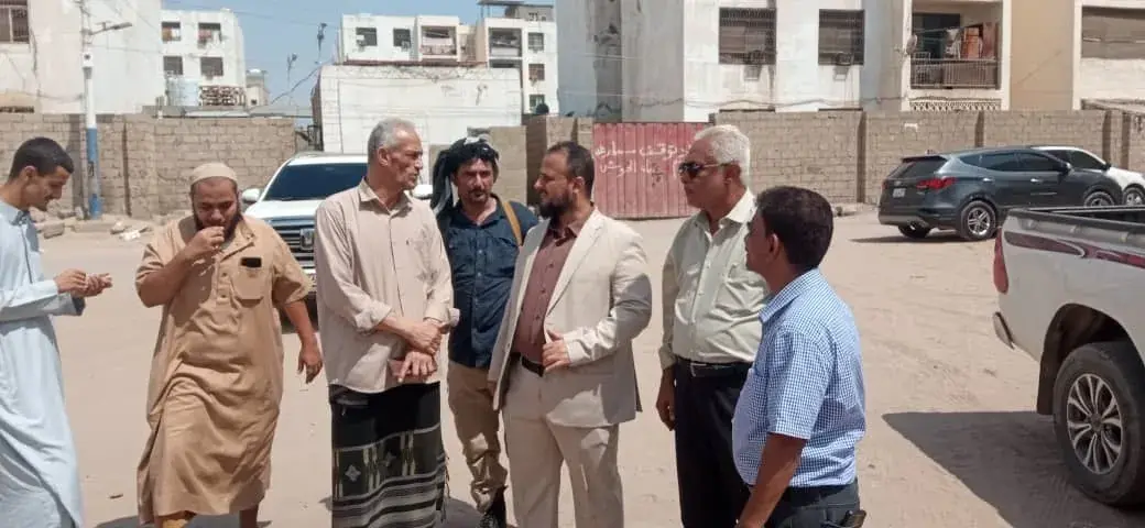 اليزيدي يوجه بإنشاء ملعب شعبي في حي نجوى مكاوي بال...