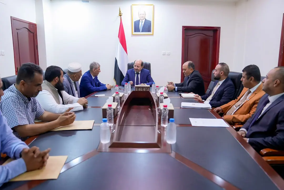 رئيس الوزراء يشدد على توحيد الجهود لحماية الجبهة ا...