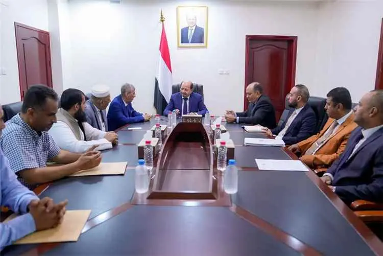 رئيس الوزراء يشدد على توحيد الجهود لحماية الجبهة الاقتصادية وتأمين احتياجات المواطنين
