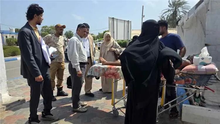 رئيس اللجنة الوطنية للتحقيق يتفقد أوضاع الجرحى من المدنيين والمحتجزين على ذمة الحرب في عدن