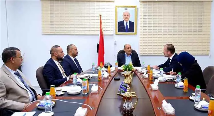 نائب وزير الصناعة والتجارة يناقش مع مكتب المبعوث الأممي تداعيات التصعيد العسكري وسبل استقرار الأسواق