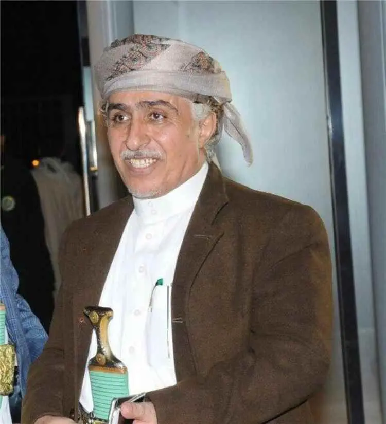 الشيخ حمود العشبي يناشد إنقاذ تعز ويحذر من تداعيات...