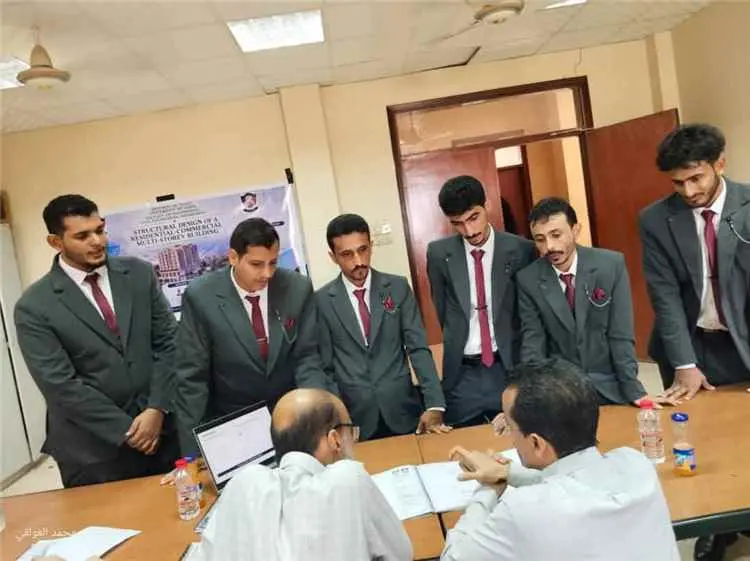 طلاب بكلية الهندسة بجامعة عدن يقدّمون دراسة إنشائي...