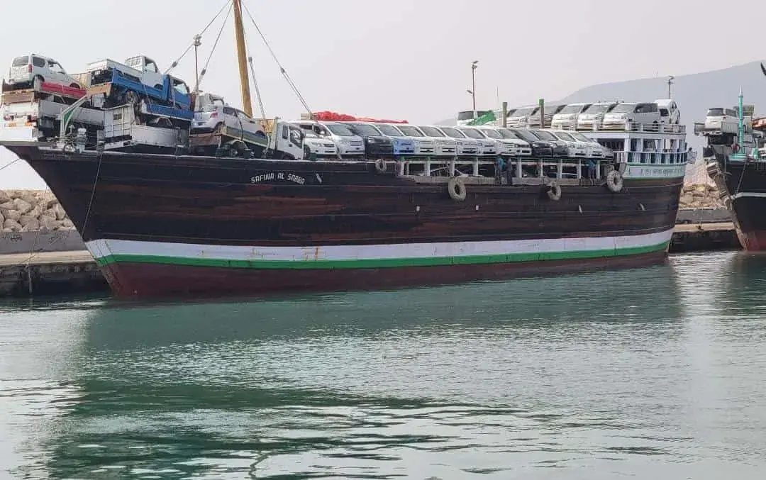 ميناء الشحر.. توقف النشاط التجاري يهدد مصادر رزق آلاف العمال ويعطل مصالح المواطنين