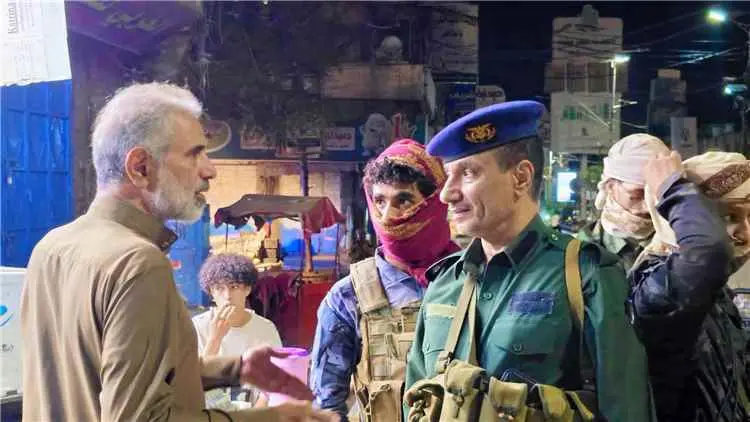 مدير عام شرطة تعز يتفقد الانتشار الأمني والنقاط ال...