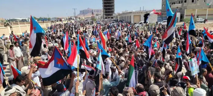 استجابة لدعوة الرئيس الزُبيدي.. احتشاد الآلاف في ع...