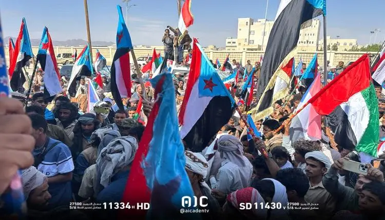 يحدث الان  : تدفق بشري هائل صوب عتق في "مليونية ال...
