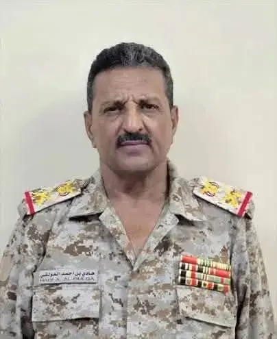 قائد المنطقة العسكرية الثامنة يهنئ الشعب اليمني با...